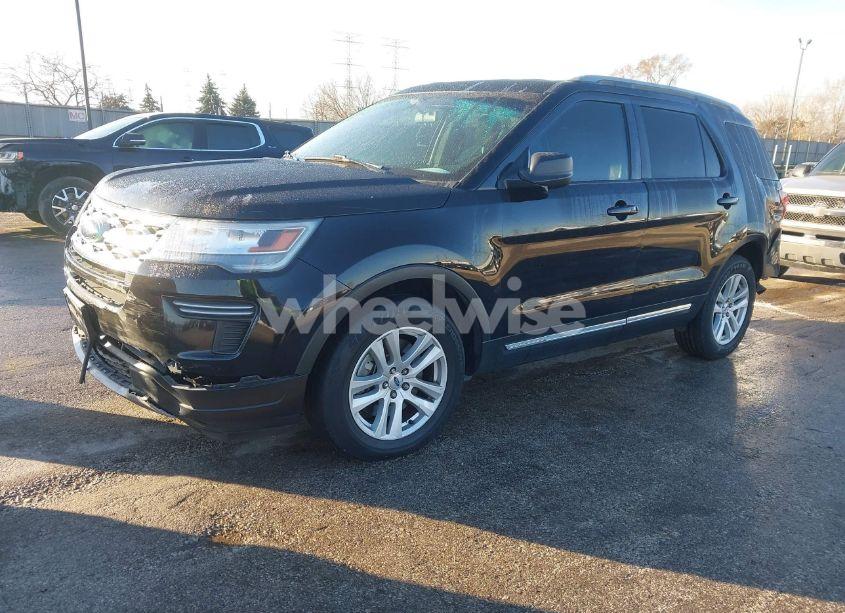 Photo 2 of 2019 Ford Explorer XLT (VIN 1FM5K8D85KGA15419)