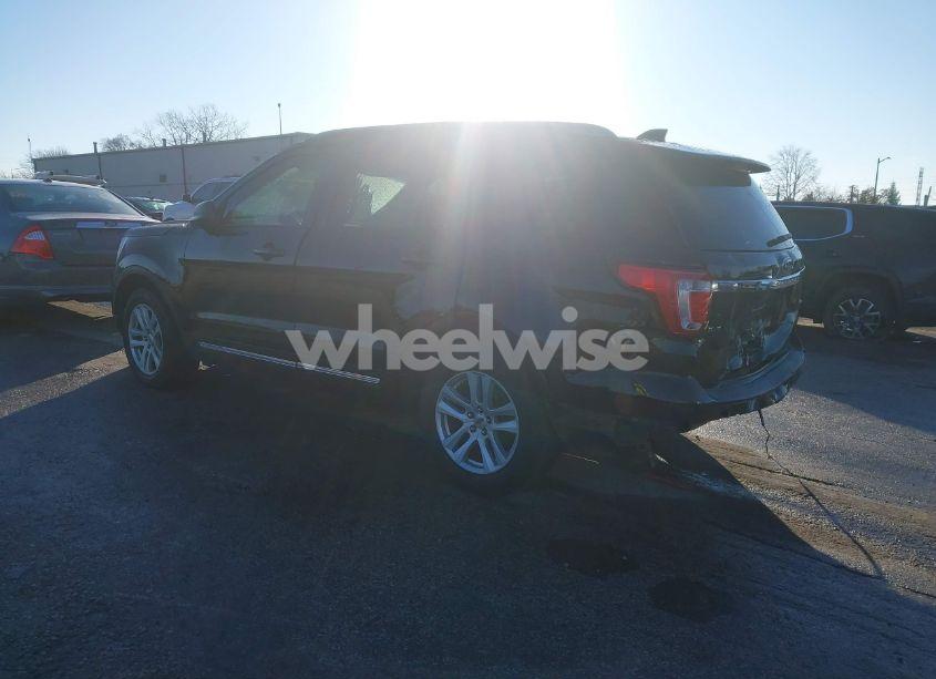 Photo 3 of 2019 Ford Explorer XLT (VIN 1FM5K8D85KGA15419)