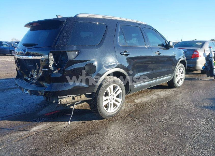 Photo 4 of 2019 Ford Explorer XLT (VIN 1FM5K8D85KGA15419)