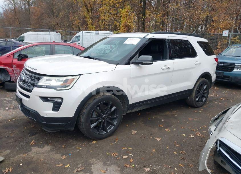 Photo 2 of 2019 Ford Explorer XLT (VIN 1FM5K8D85KGA58626)