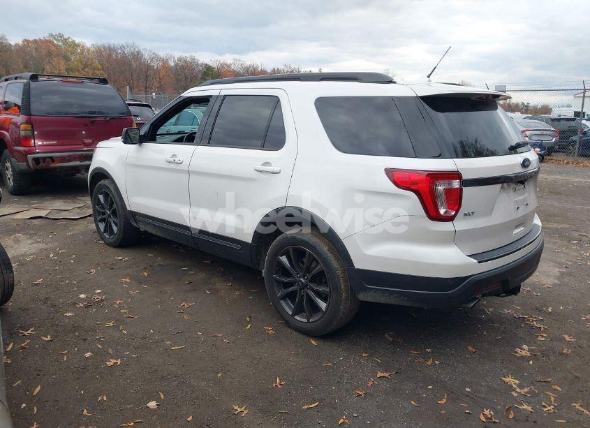 Photo 3 of 2019 Ford Explorer XLT (VIN 1FM5K8D85KGA58626)