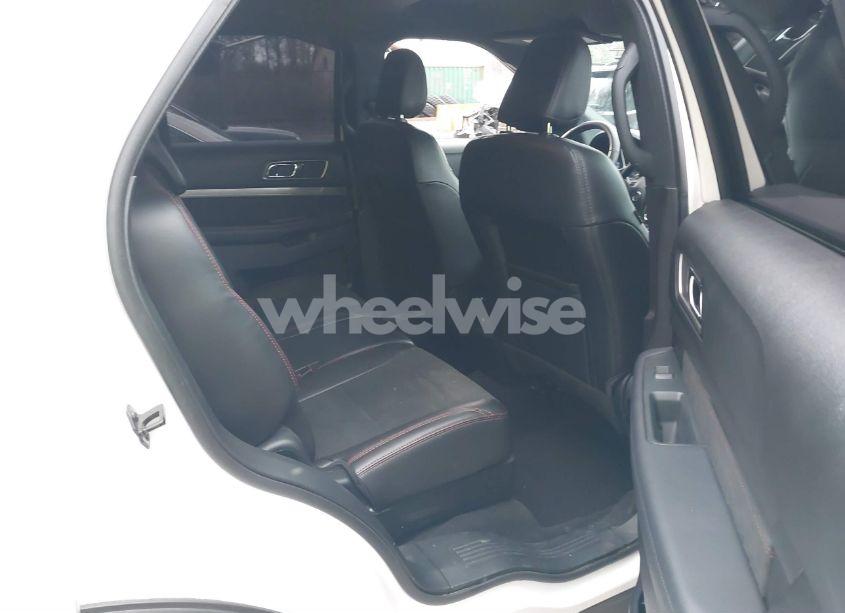 Photo 8 of 2019 Ford Explorer XLT (VIN 1FM5K8D85KGA58626)