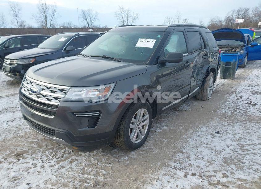 Photo 2 of 2019 Ford Explorer XLT (VIN 1FM5K8D85KGA71134)