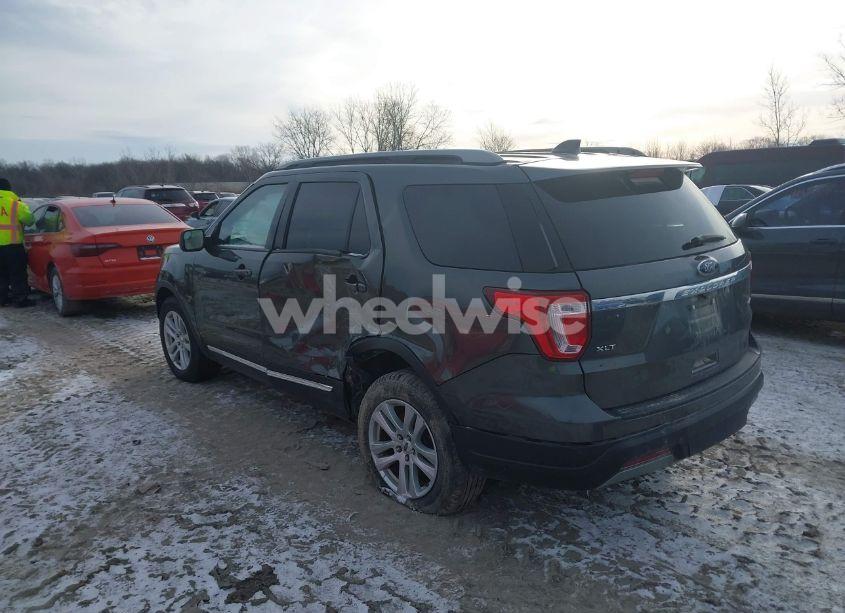 Photo 3 of 2019 Ford Explorer XLT (VIN 1FM5K8D85KGA71134)