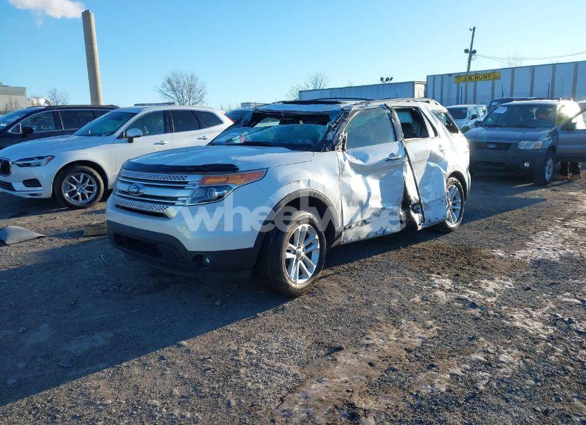 Photo 2 of 2013 Ford Explorer XLT (VIN 1FM5K8D86DGB85825)