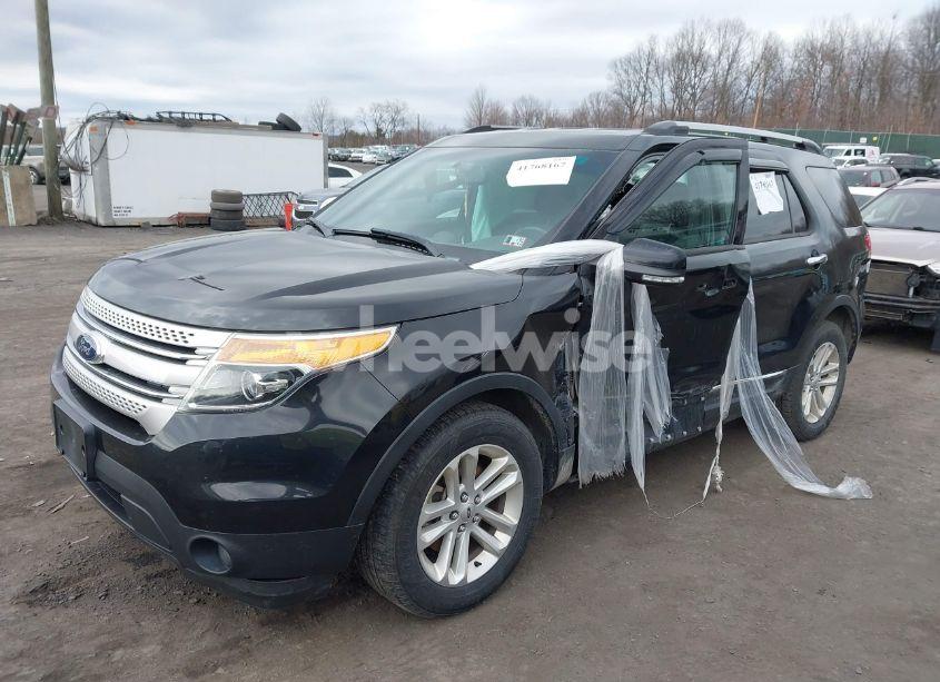 Photo 2 of 2013 Ford Explorer XLT (VIN 1FM5K8D86DGC33565)