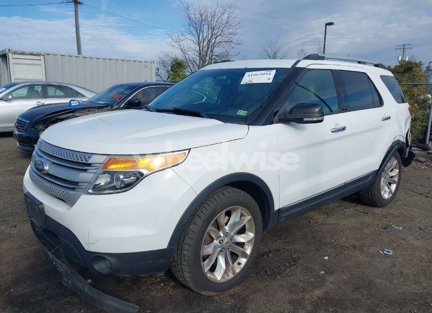 Photo 2 of 2015 Ford Explorer XLT (VIN 1FM5K8D86FGA05892)