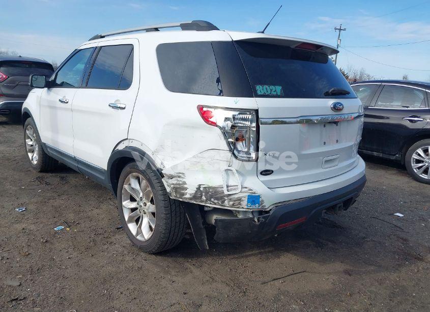 Photo 3 of 2015 Ford Explorer XLT (VIN 1FM5K8D86FGA05892)
