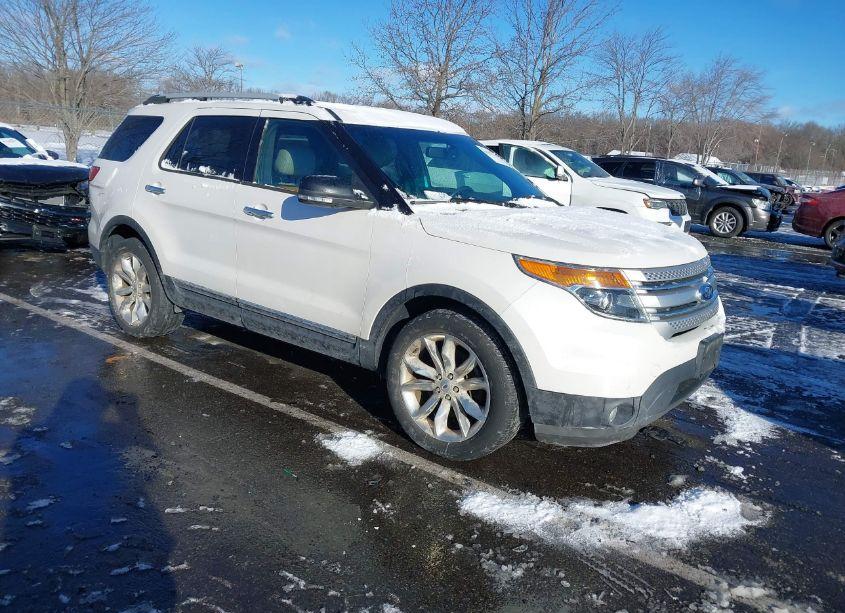 2015 Ford Explorer XLT (VIN 1FM5K8D86FGA31120) main photo