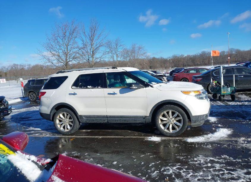 Photo 13 of 2015 Ford Explorer XLT (VIN 1FM5K8D86FGA31120)