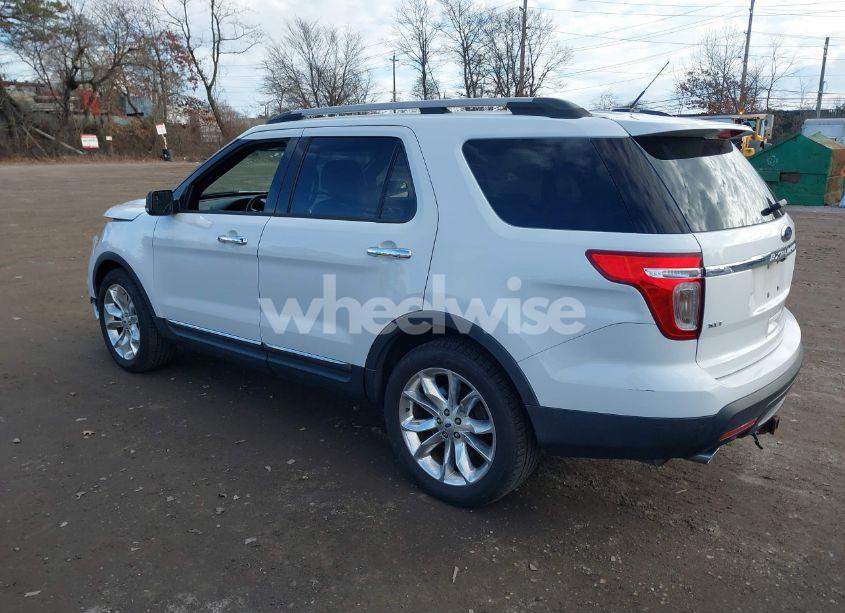 Photo 3 of 2015 Ford Explorer XLT (VIN 1FM5K8D86FGA50279)