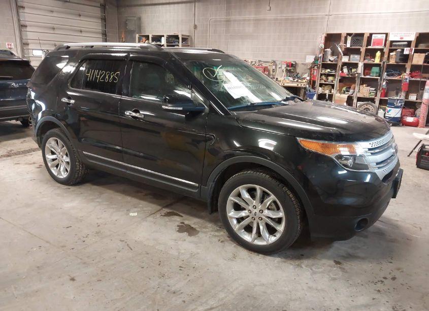 2015 Ford Explorer XLT (VIN 1FM5K8D86FGA75649) main photo