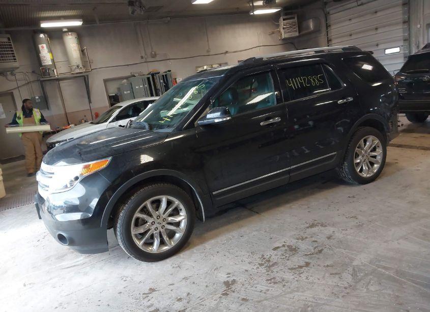 Photo 2 of 2015 Ford Explorer XLT (VIN 1FM5K8D86FGA75649)