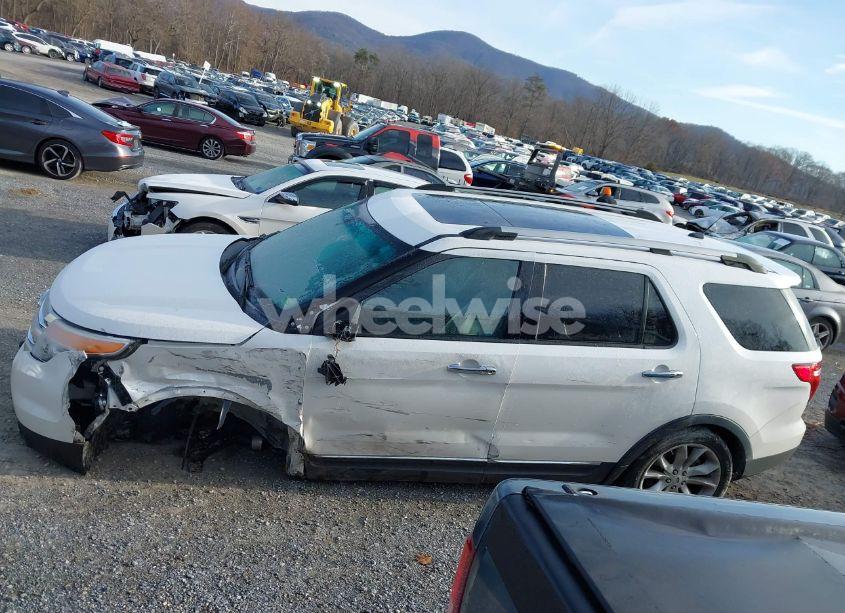 Photo 14 of 2015 Ford Explorer XLT (VIN 1FM5K8D86FGC56069)