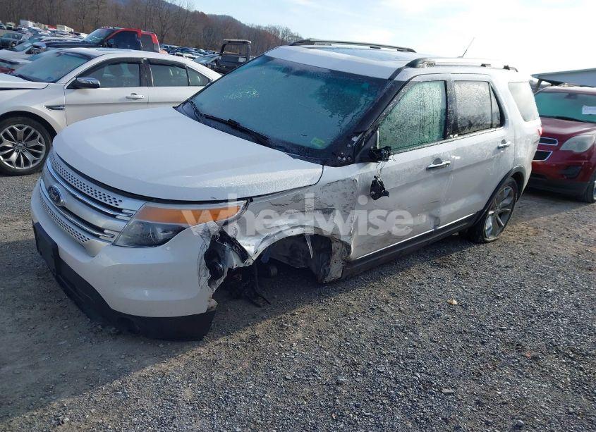 Photo 2 of 2015 Ford Explorer XLT (VIN 1FM5K8D86FGC56069)