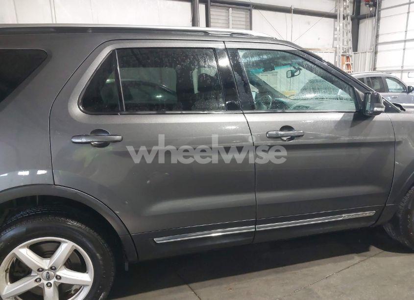 Photo 13 of 2016 Ford Explorer XLT (VIN 1FM5K8D86GGA38005)