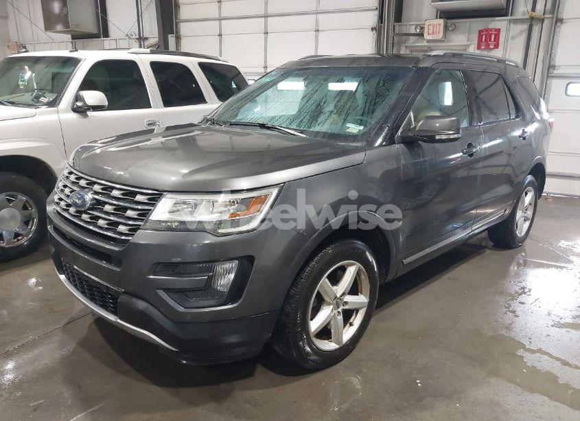 Photo 2 of 2016 Ford Explorer XLT (VIN 1FM5K8D86GGA38005)