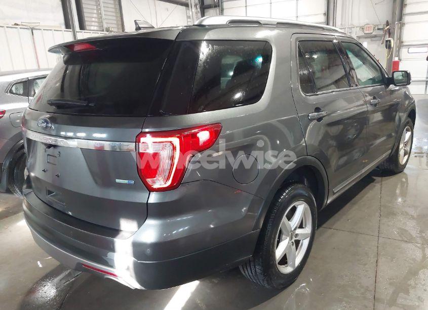 Photo 4 of 2016 Ford Explorer XLT (VIN 1FM5K8D86GGA38005)