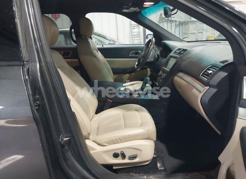 Photo 5 of 2016 Ford Explorer XLT (VIN 1FM5K8D86GGA38005)