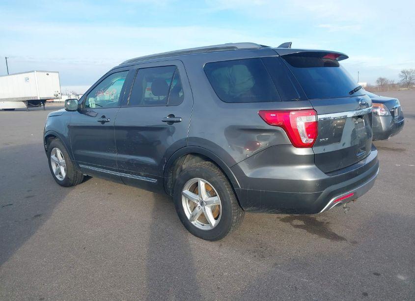 Photo 3 of 2016 Ford Explorer XLT (VIN 1FM5K8D86GGA50770)