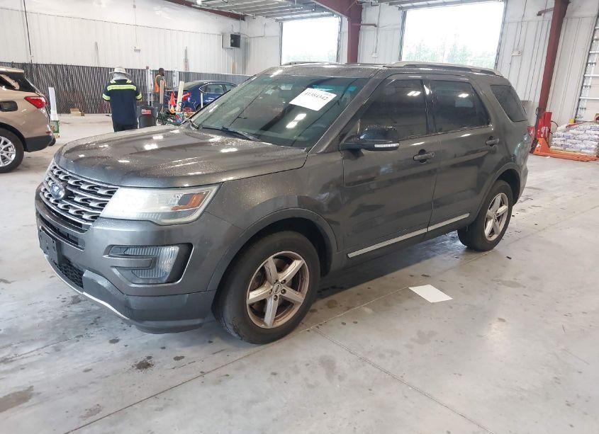 Photo 2 of 2016 Ford Explorer XLT (VIN 1FM5K8D86GGA98155)