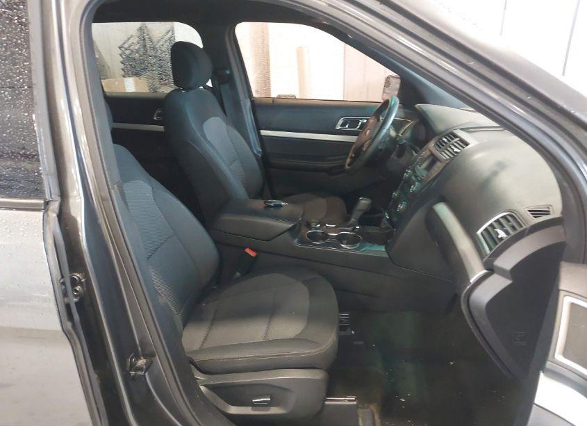 Photo 5 of 2016 Ford Explorer XLT (VIN 1FM5K8D86GGA98155)