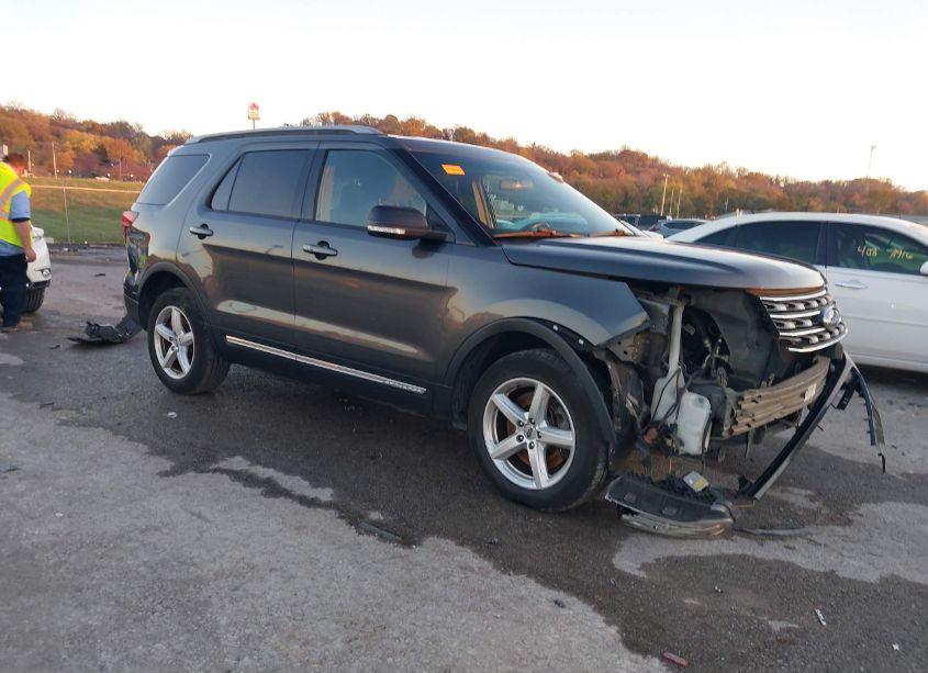 2016 Ford Explorer XLT (VIN 1FM5K8D86GGB32255) main photo