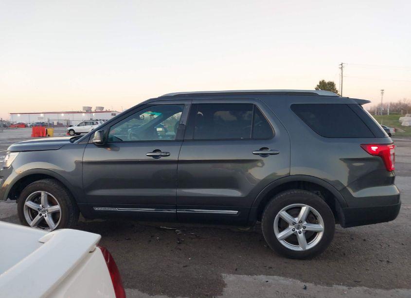 Photo 15 of 2016 Ford Explorer XLT (VIN 1FM5K8D86GGB32255)