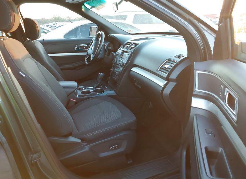 Photo 5 of 2016 Ford Explorer XLT (VIN 1FM5K8D86GGB32255)