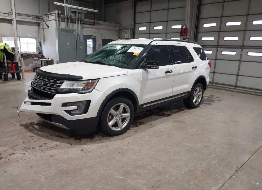 Photo 2 of 2016 Ford Explorer XLT (VIN 1FM5K8D86GGB85408)