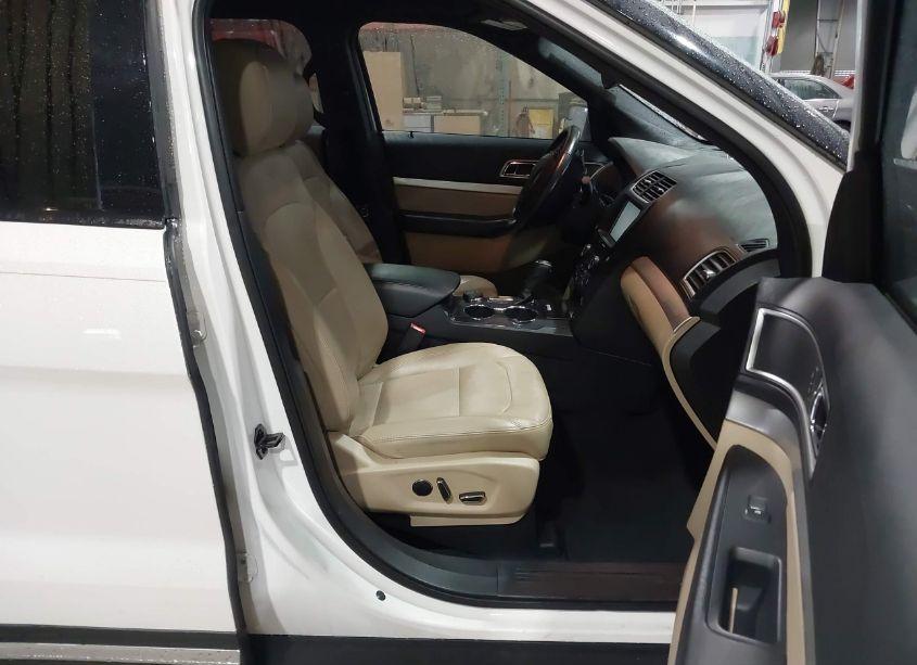 Photo 5 of 2016 Ford Explorer XLT (VIN 1FM5K8D86GGB85408)