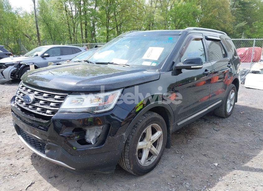 Photo 2 of 2016 Ford Explorer XLT (VIN 1FM5K8D86GGC52427)