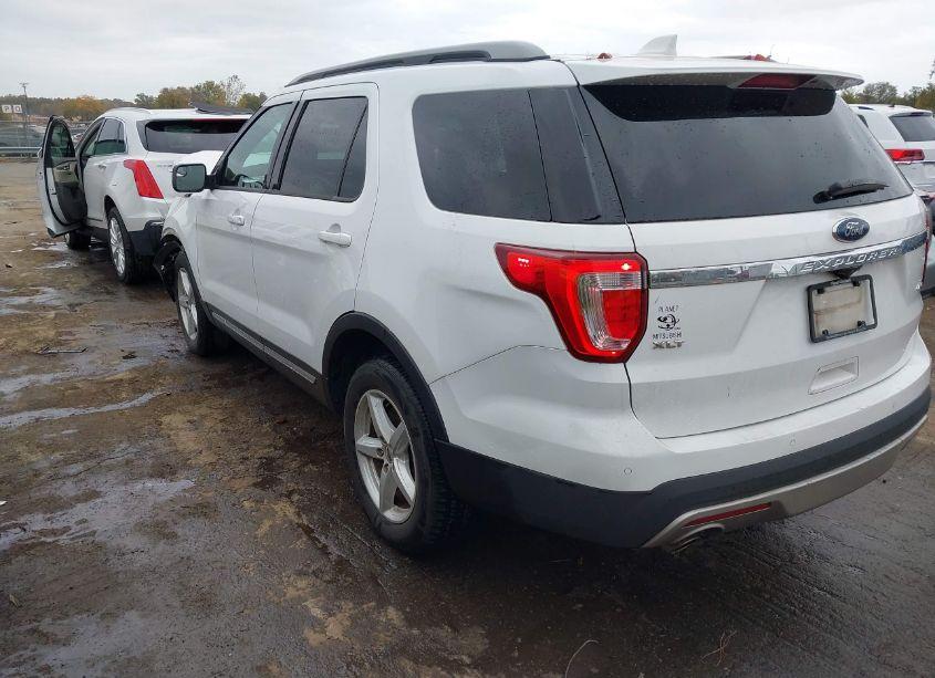Photo 3 of 2016 Ford Explorer XLT (VIN 1FM5K8D86GGC88781)