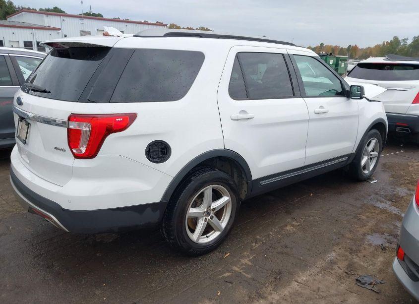 Photo 4 of 2016 Ford Explorer XLT (VIN 1FM5K8D86GGC88781)