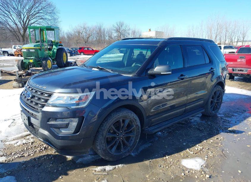 Photo 2 of 2017 Ford Explorer XLT (VIN 1FM5K8D86HGA02185)