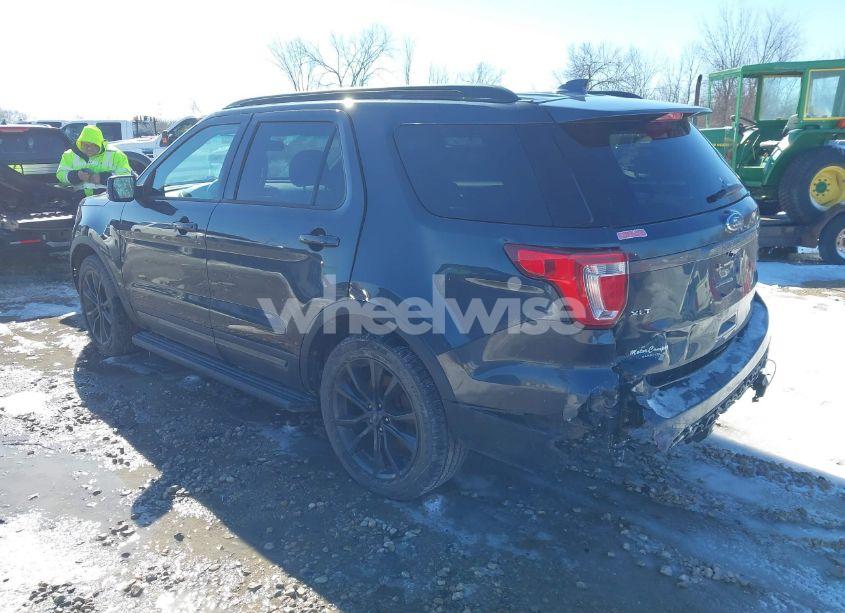 Photo 3 of 2017 Ford Explorer XLT (VIN 1FM5K8D86HGA02185)