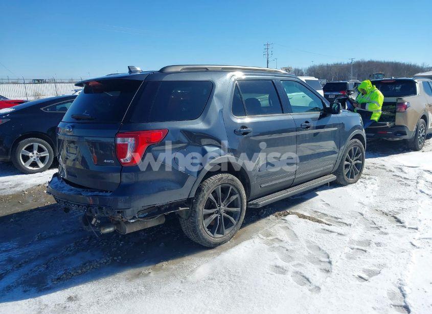 Photo 4 of 2017 Ford Explorer XLT (VIN 1FM5K8D86HGA02185)