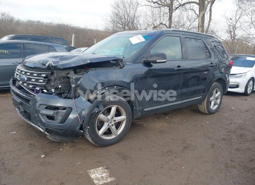 Photo 2 of 2017 Ford Explorer XLT (VIN 1FM5K8D86HGA32464)