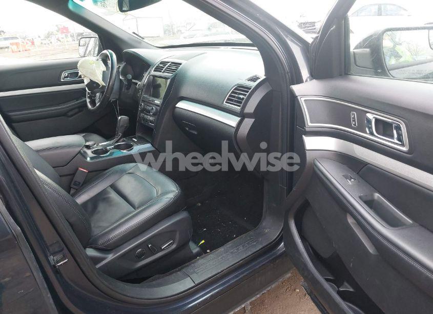 Photo 5 of 2017 Ford Explorer XLT (VIN 1FM5K8D86HGA32464)