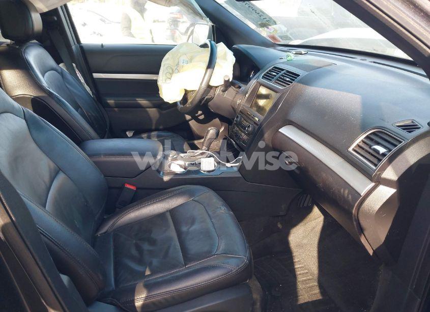 Photo 5 of 2017 Ford Explorer XLT (VIN 1FM5K8D86HGA52312)