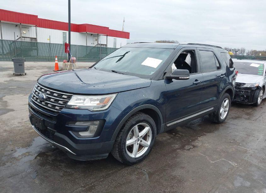 Photo 2 of 2017 Ford Explorer XLT (VIN 1FM5K8D86HGA72799)