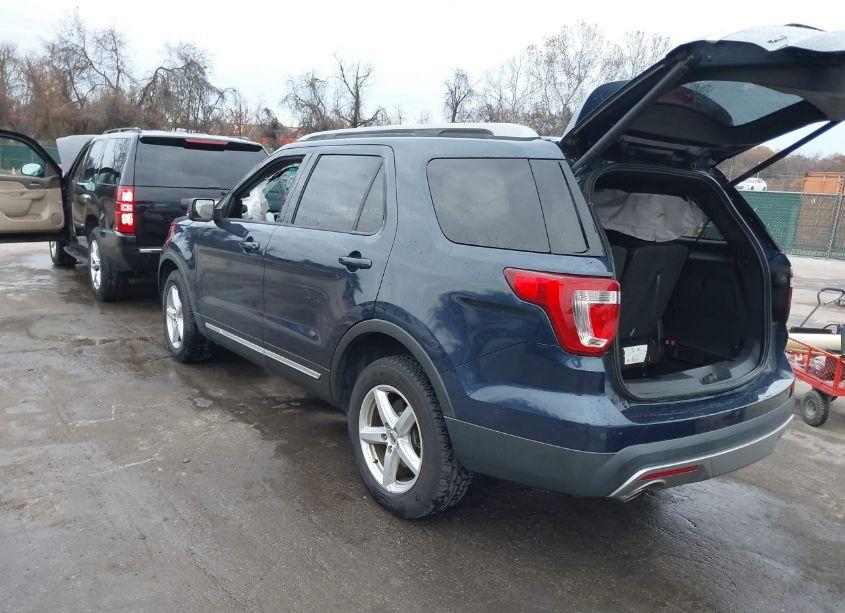 Photo 3 of 2017 Ford Explorer XLT (VIN 1FM5K8D86HGA72799)