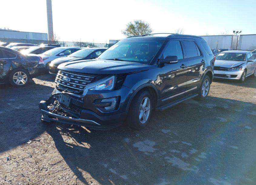 Photo 2 of 2017 Ford Explorer XLT (VIN 1FM5K8D86HGA91529)