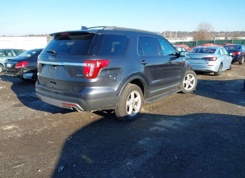 Photo 4 of 2017 Ford Explorer XLT (VIN 1FM5K8D86HGA91529)