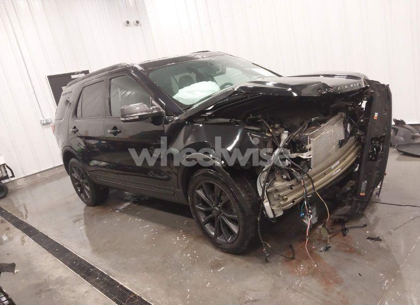 2017 Ford Explorer XLT (VIN 1FM5K8D86HGC61629) main photo