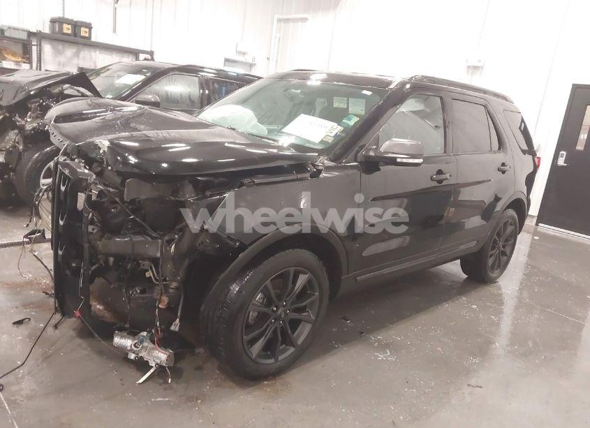 Photo 2 of 2017 Ford Explorer XLT (VIN 1FM5K8D86HGC61629)