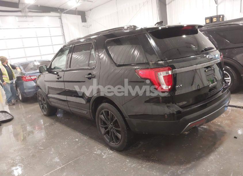 Photo 3 of 2017 Ford Explorer XLT (VIN 1FM5K8D86HGC61629)