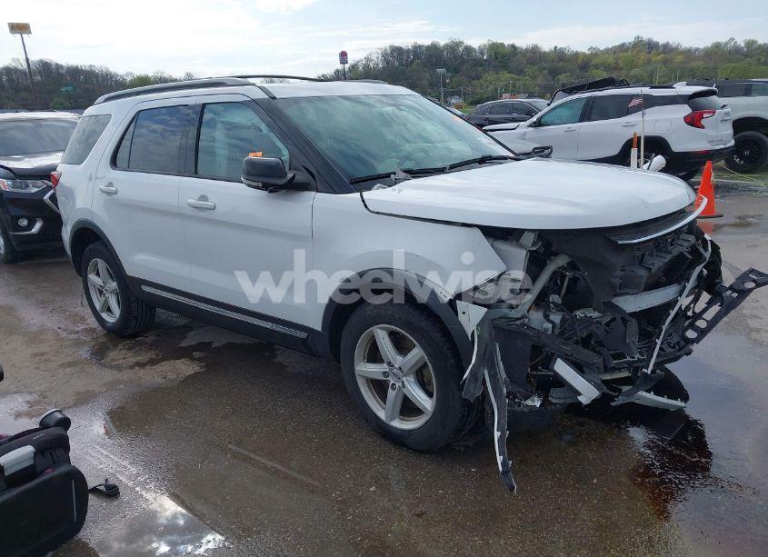 2017 Ford Explorer XLT (VIN 1FM5K8D86HGD33655) main photo