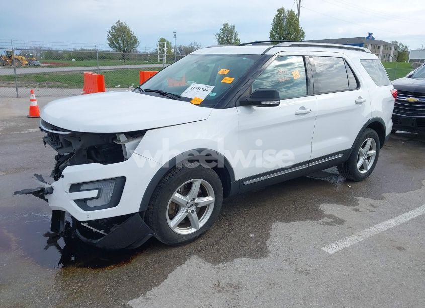 Photo 2 of 2017 Ford Explorer XLT (VIN 1FM5K8D86HGD33655)