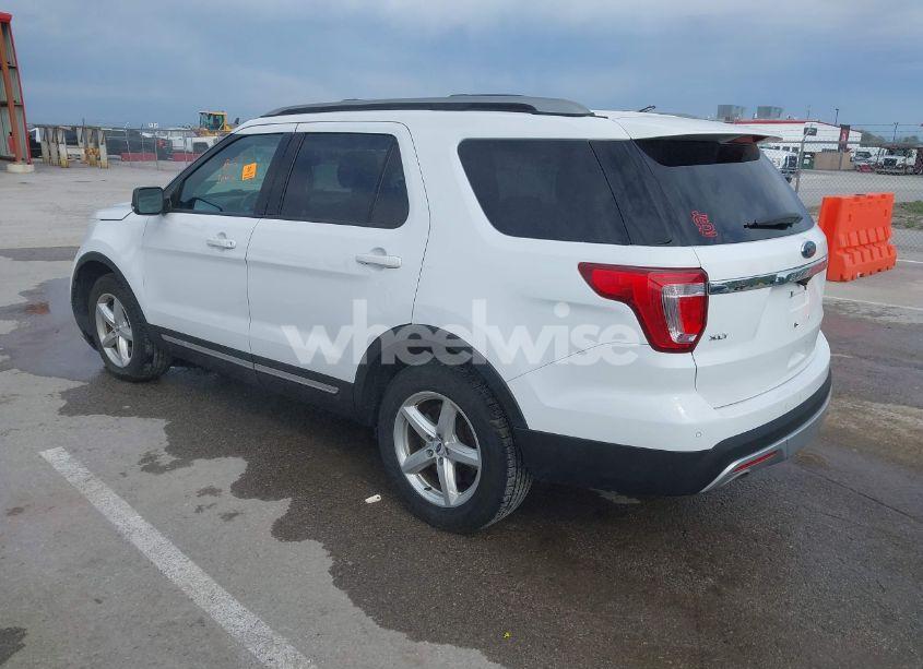 Photo 3 of 2017 Ford Explorer XLT (VIN 1FM5K8D86HGD33655)